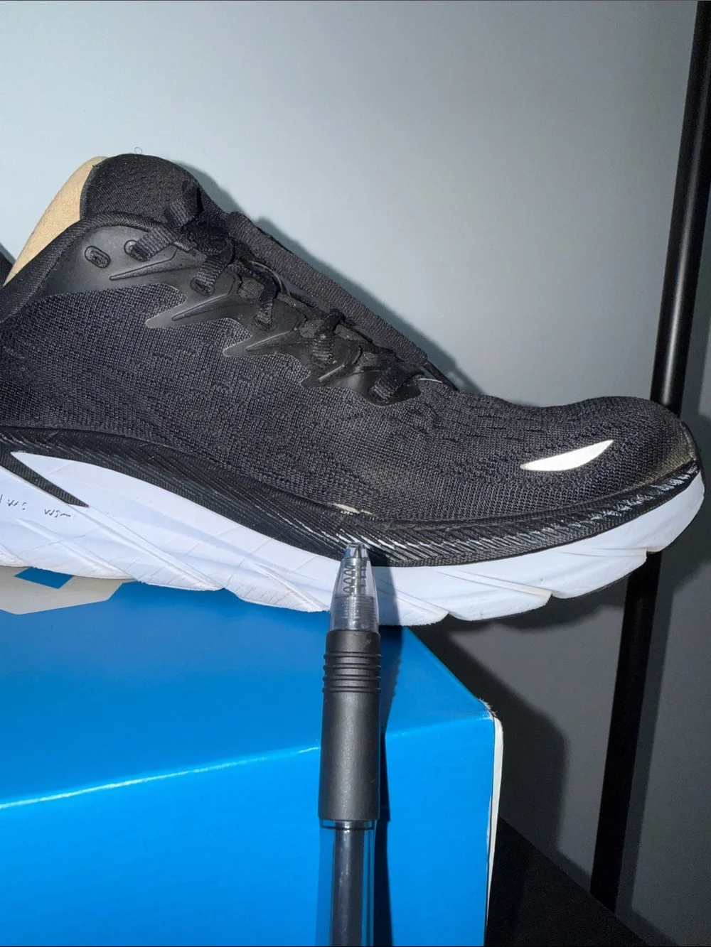 HOKA CLIFTON 8